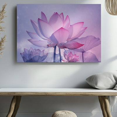 Toile, un arrangement délicat de fleurs de lotus roses éthériques, leurs pétales translucides et leurs pétales à veines complexes se déploient gracieusement sur toile