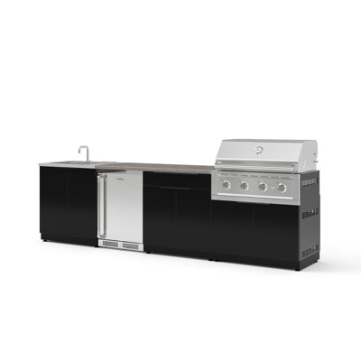 Ensemble de cuisine extérieure en aluminium gris ardoise, 6 pièces, comprenant un évier, un bar, un meuble pour barbecue, un barbecue haute performance au propane de 91 cm, un comptoir en pierre reconstituée grise de 142 cm et un réfrigérateur à porte en acier inoxydable.