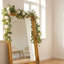 Paquet de 4 guirlandes de roses blanches et d'eucalyptus en soie artificielle de 6 pi pour décoration de table arche de mariage