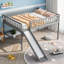 Lit plateforme mezzanine bas pour chambre d'enfant en pin massif gris neutre pleine grandeur avec échelle et glissoire amovible