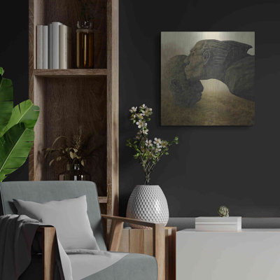 Trinx «Mother's Kiss» par Dariusz Klimczak, art mural en métal