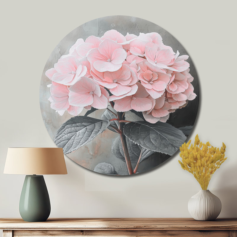 Doux hortensia rose en niveaux de gris II - reproduction d'art traditionnelle rose en métal, H 23 po x l 23 po