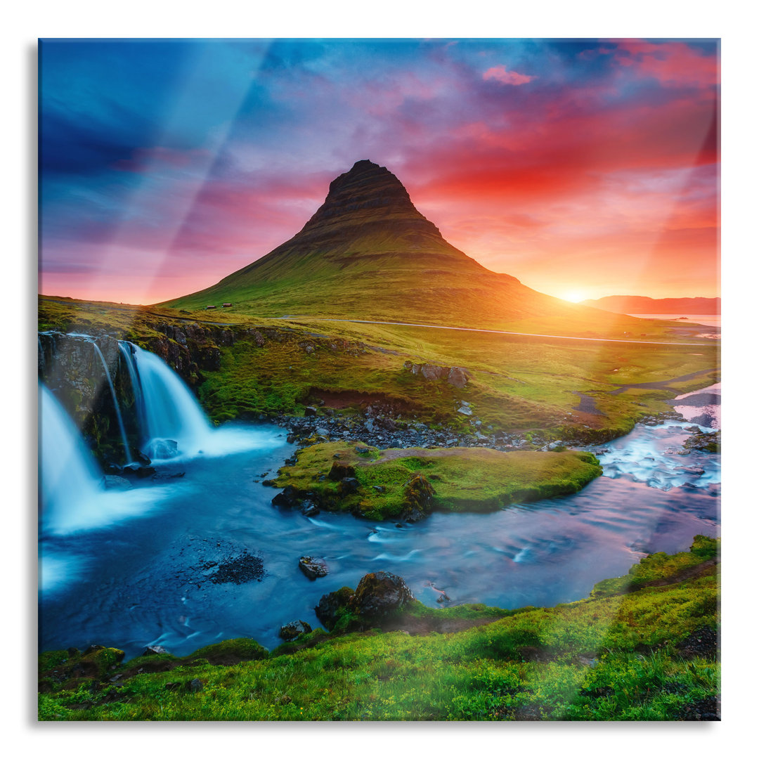 Glasbild Vulkan Kirkjufell im Sonnenuntergang