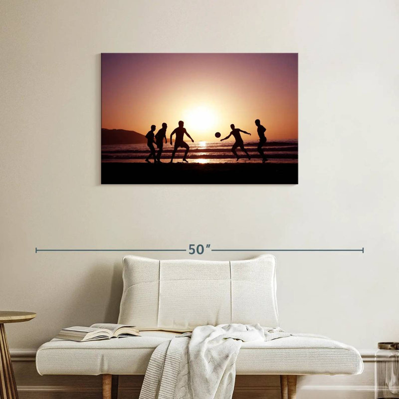 Silhouette de soccer sur la plage Sireci, H 24 po x l 36 po