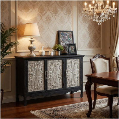 Buffet Farmhouse avec portes sculptées et tablettes réglables