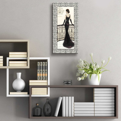 «La Belle Noir with Floral Cartouche Border 4» par Emily Adams, art mural en verre acrylique