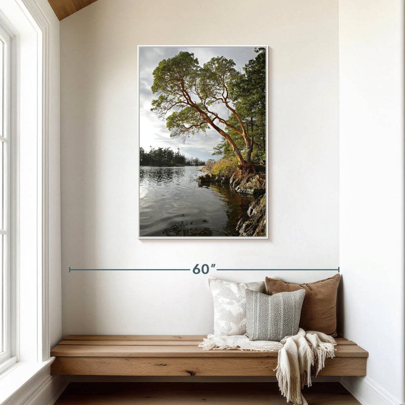Arbousier au bord de l'eau, Cadre flottant blanc, 29" x 43"