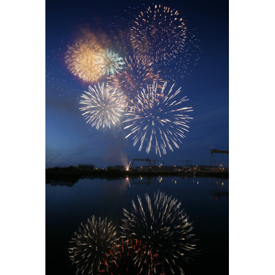 «Fireworks In Abercorn Basin» par Robertmayne - impression sur toile tendue