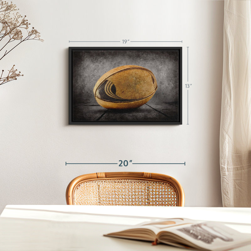 Vieux ballon de rugby sur toile, 13" H x 19" W, Cadre flottant