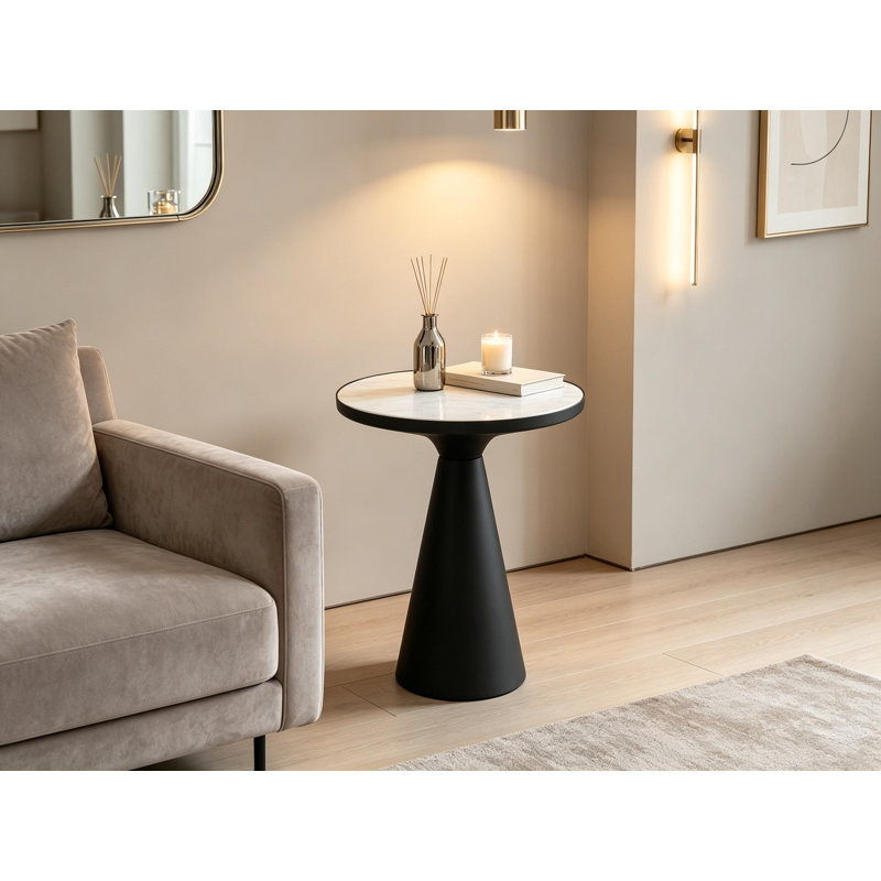 Table de bout ronde moderne, table d'appoint à plateau en marbre blanc avec base sculpturale en métal noir conique, table d'appoint minimaliste pour le salon de la chambre à coucher