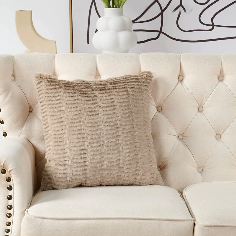 Housse de coussin en fausse fourrure Shaggy, Taupe clair