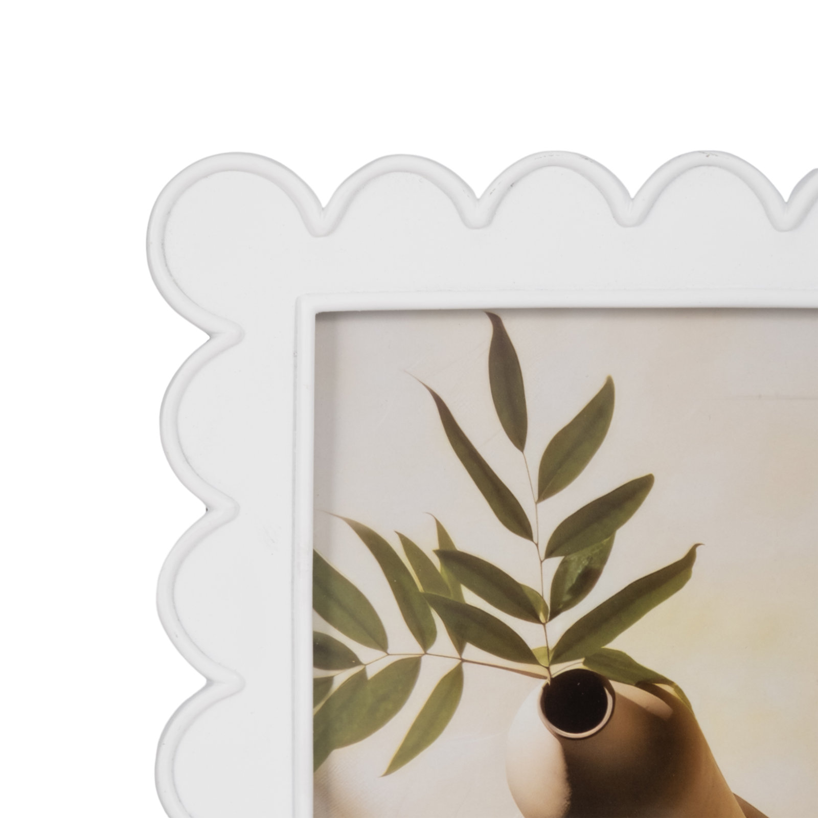 Lilly Scallop Edge Photo Frame, White, 4" W x 6" H