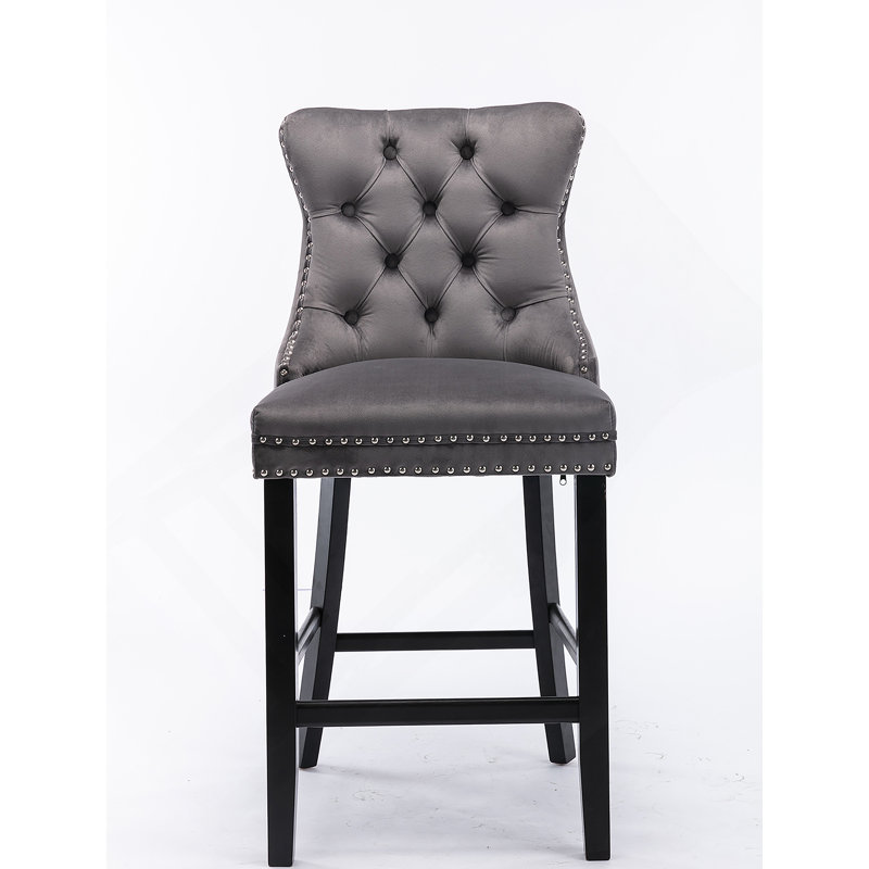 Tabourets de bar contemporains rembourrés en velours avec décoration capitonnée à boutons et pieds en bois, garniture cloutée en chrome, chaises de bar de style loisir, tabourets de bar, ensemble de 2 (gris), SW1902GY