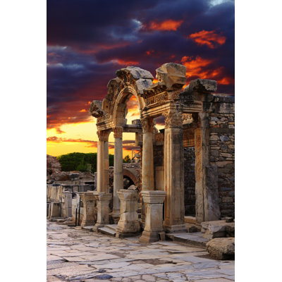 " Hadrian Temple "