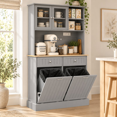 Style chalet moderne avec portes vitrées et compartiments dissimulés, armoire de rangement autoportante avec station de charge et support à micro-ondes pour les salles de lavage et les garde-manger, gris