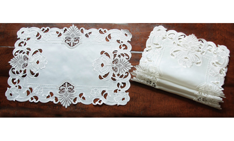 Nappe de pouce brodé 19" dentelle Ossett