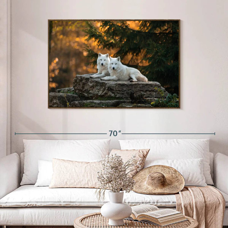 White Wolf Mates, 46 po x 31 po, Cadre flottant noyer