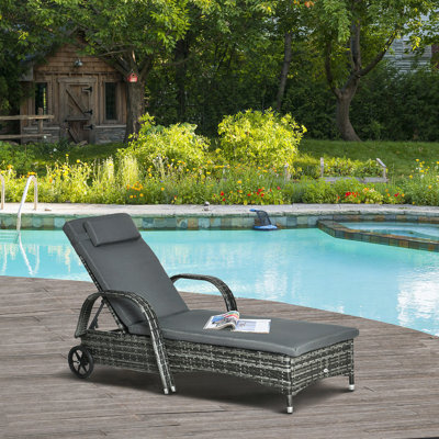 Wicker Outdoor Chaise Lounge, 5-Level Adjustable Backrest