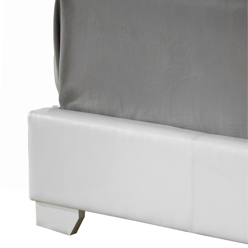 Charmant lit simple blanc pour tous les âges