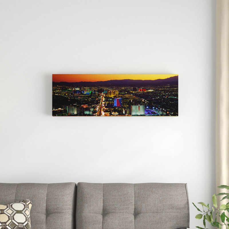 "Hotel Las Vegas Nevada" par Panoramic Images, reproduction sur toile tendue sur châssis, H 12 po x l 36 po x P 1,5 po