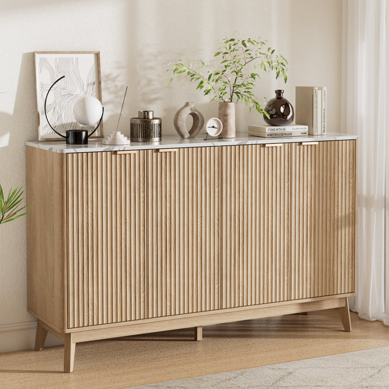 Buffet 55 po Seyla avec pieds en bois massif et 2 tablettes réglables, quatre portes cannelées courbées