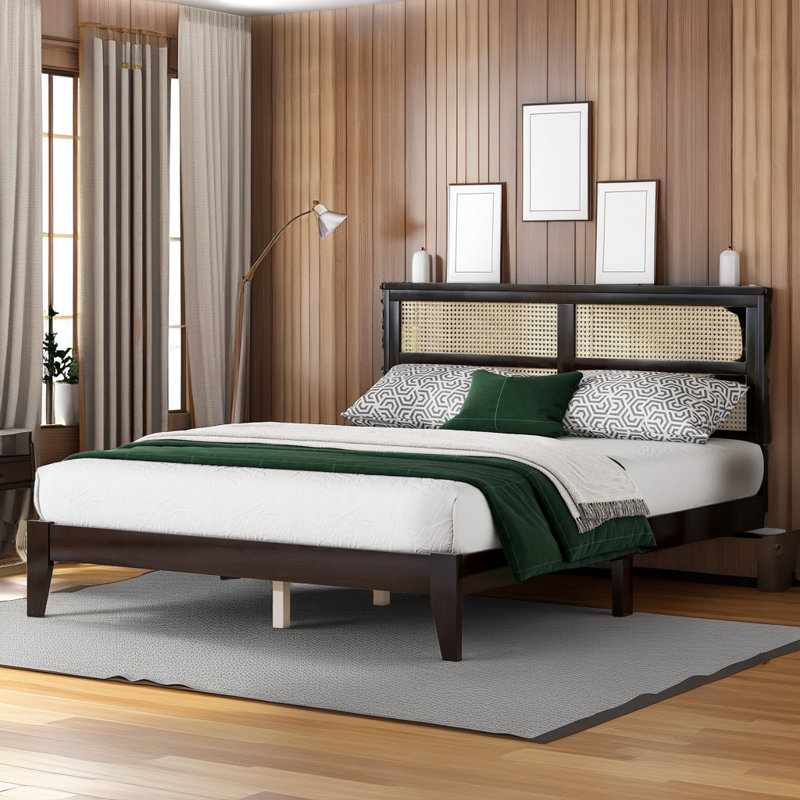 Lit plateforme contemporain en bois et rotin, Brun