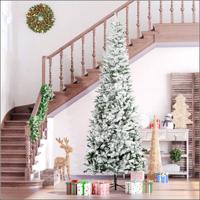 Arbre de Noël artificiel pin enneigé 9 pi avec des branches réalistes et 1084 pointes