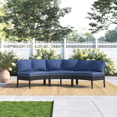 Canapé modulaire de patio incurvé en osier de 118 po de largeur avec coussins Amvi