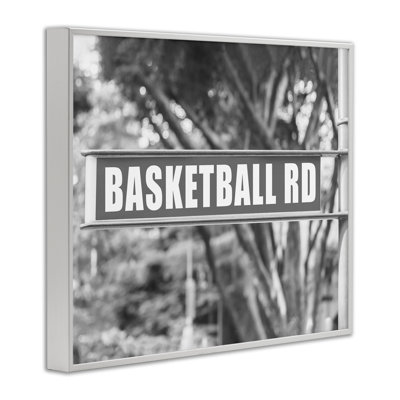 «Basketball Road Sign», estampe numérique par Daphne Polselli