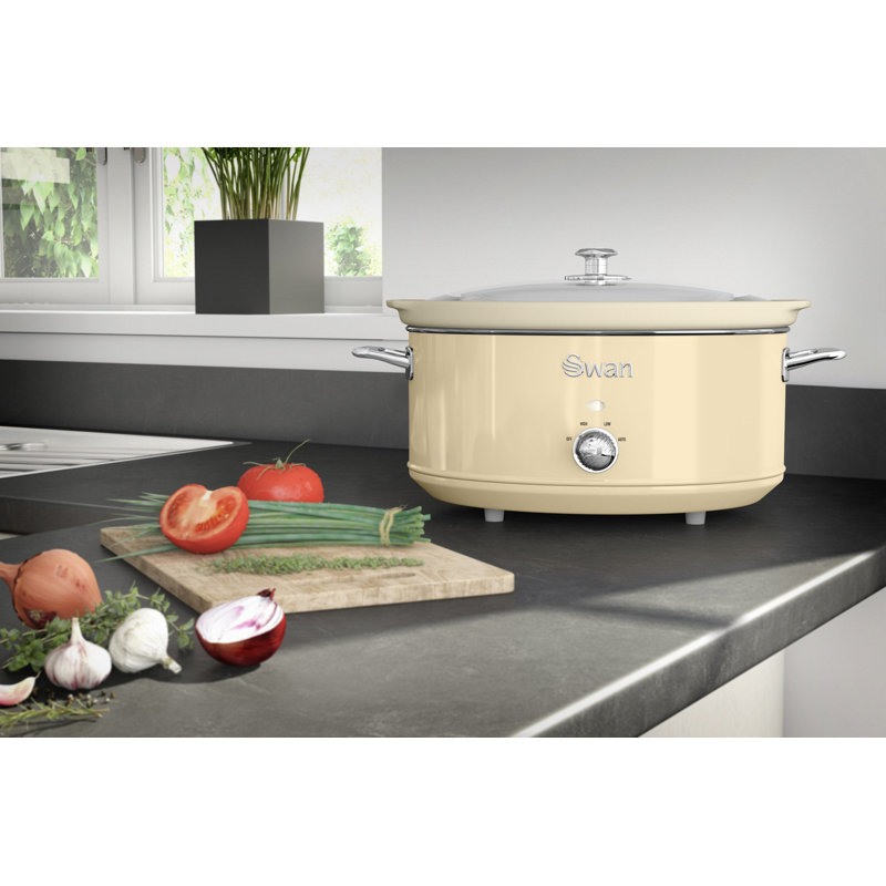 Swan Retro Slow Cooker with 3 Temperature Settings, Keep Warm Function, 200W, Cream