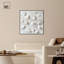 Art mural blanc doré élégant sur toile coquillages blancs par Art Remedy-104314104-104314094
