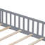 Lit plateforme double pleine grandeur avec clôture et porte-363442621