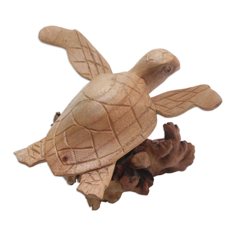 Figurine en bois Kameron
