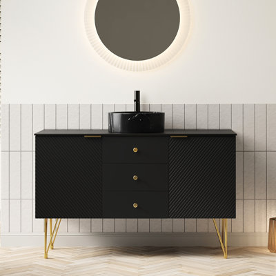 48,07 po de profondeur, meuble-lavabo autoportant, lavabo rectangulaire en céramique à texture rayée noir mat, pieds en métal doré, rangement à 3 tiroirs et 2 portes, surface en pierre frittée