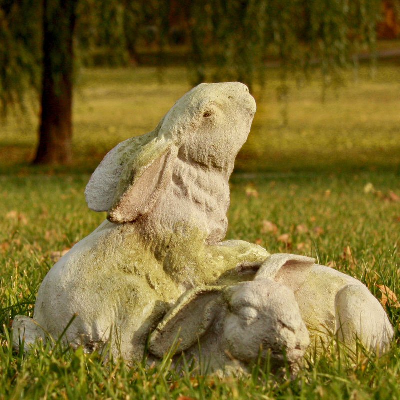 Statue Mcelroy Bunnies at Play