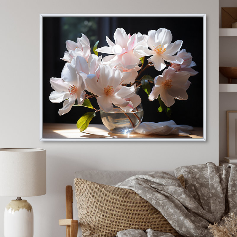 Champ de magnolia blanc et jaune II sur toile, H 12 po x l 20 po x P 1 po, Cadre flottant blanc