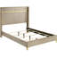Grand lit à oreilles tapissier beige, tissu doux pour l'ambiance de la chambre à coucher, garniture de tête de lit haute, rails bas, lit Evolution avec pieds en épingle avec design, revêtement, garniture brillante sur la tête de lit