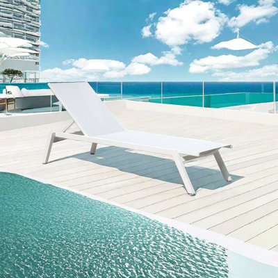 Chaise longue de piscine d'extérieur moderne