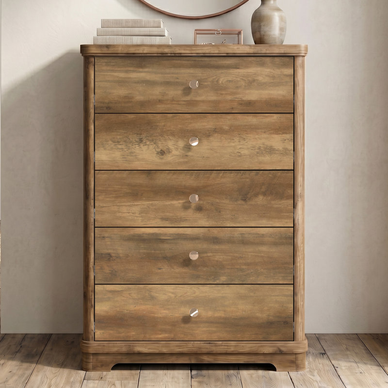 Commode à 5 tiroirs avec base sculptée Burkhart l 31,2 po