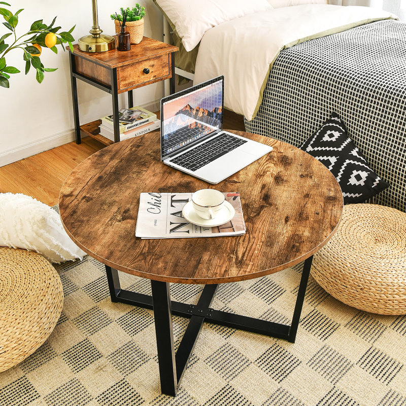 Table basse à pieds croisés