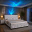 Structure de très grand lit avec projecteur Starry Sky, haut-parleur intégré et port USB, lit plateforme capitonné en cristal avec tête de lit réglable