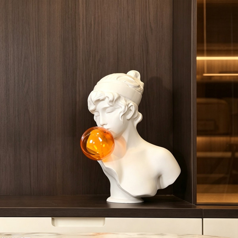 Objet décoratif en résine représentant une femme blanche avec acrylique, Orange