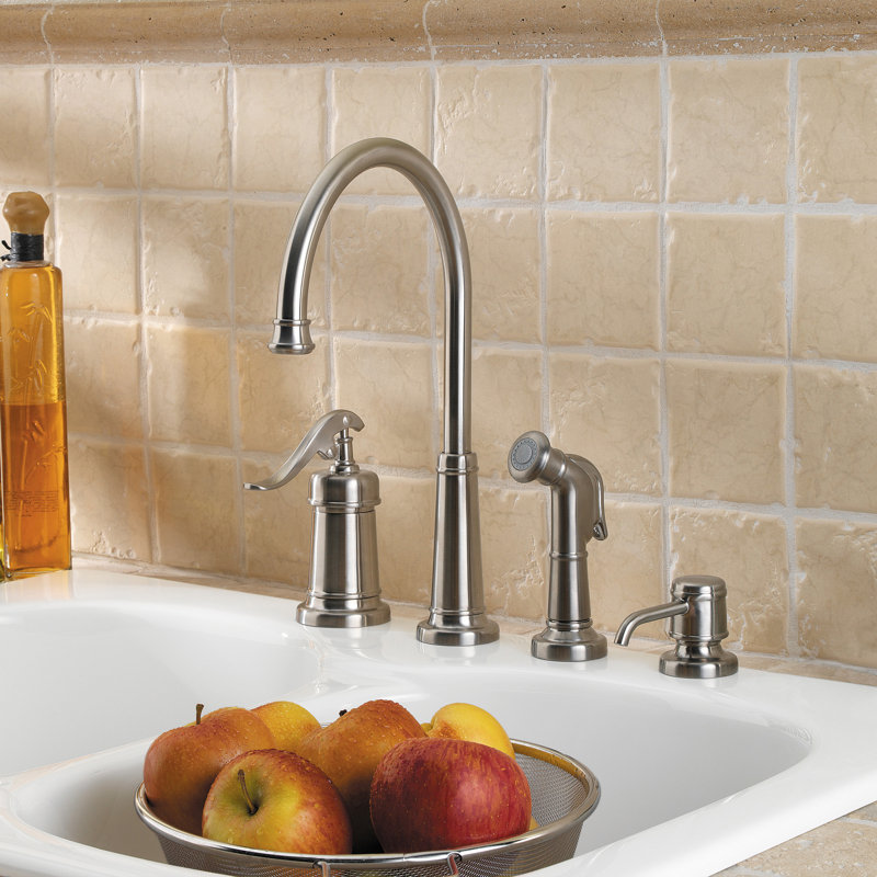 Robinet de cuisine à poignée simple Ashfield avec douchette latérale et distributeur de savon, Nickel brossé