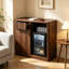 Meuble-bar à café de 100 cm avec compartiment réfrigérateur, rangement pour bouteilles de vin et station de recharge-1753595604