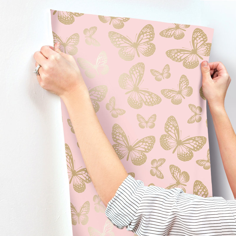 Papier peint fantaisiste avec papillons métalliques roses