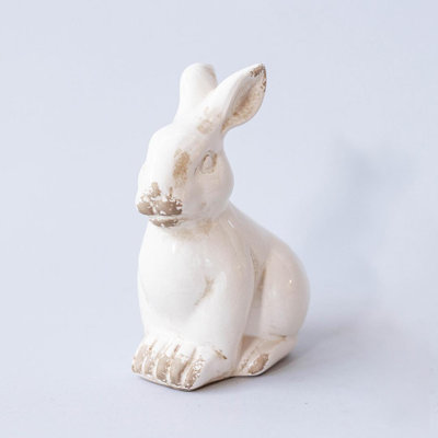 Charmant lapin avec une figurine à finition vieillie