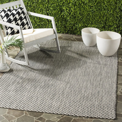 Dirks Geometric Black/Light Grey Area Rug