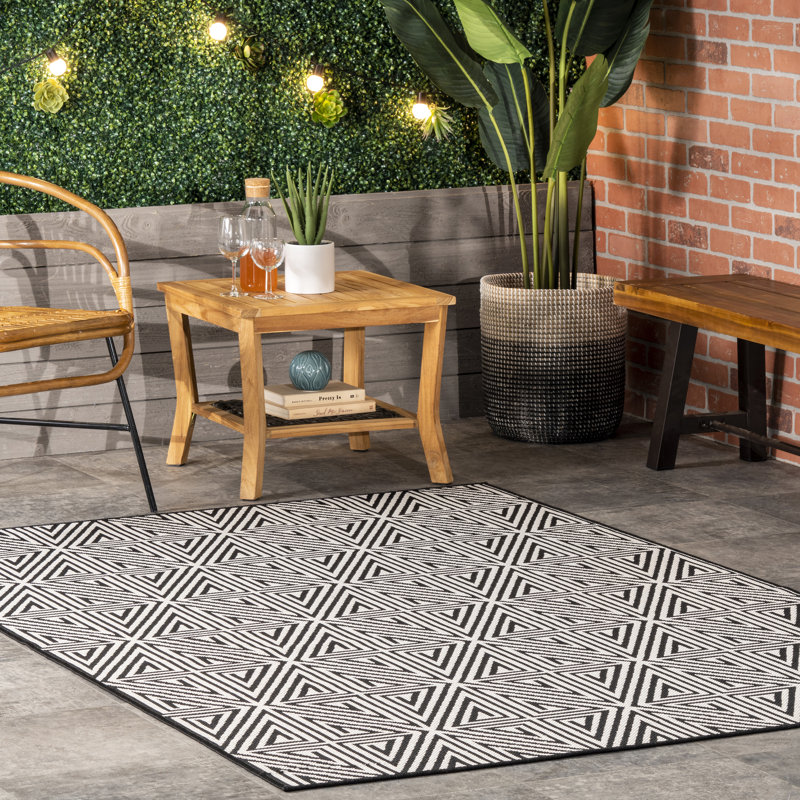 Tapis intérieur / extérieur noir / blanc à motif géométrique Cahuilla, Rectangle 8 pi x 10 pi