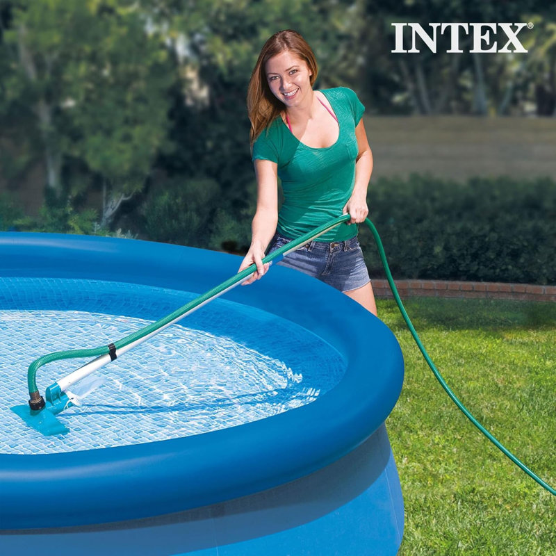 Intex: trousse d'entretien de nettoyage de piscine - bleu, mât télescopique en aluminium de 94 po, tête d'aspirateur, écumoire, accessoires pour piscines hors terre