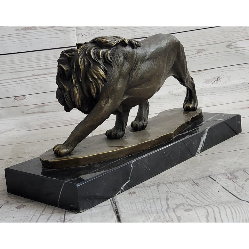 Sculpture lion de la faune